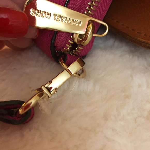 SALE🌼Michael Kors Zip Wallet Fuschia💥 - Picture 8 of 11